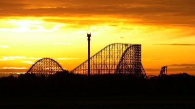 Holzachterbahn Colossos bei Sonnenuntergang Heide Park Resort, 201