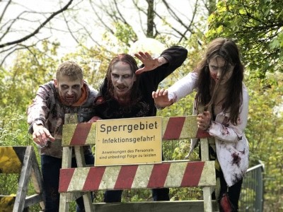 Willkommen im Seuchengebiet! Foto: Heide Park Resort, 2018