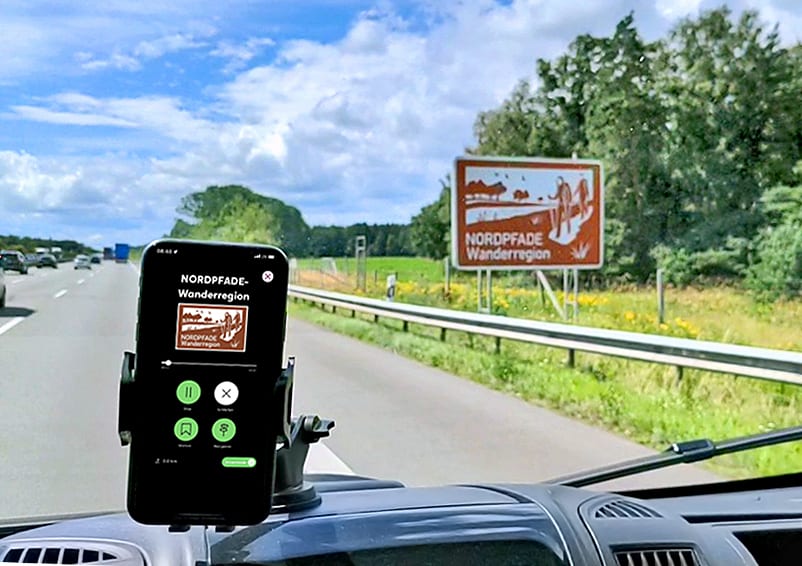 A1-Autofahrer erhalten Infos zur NORDPFADE Wanderregion mit signseeing_app (c) Touristikverband LK Rotenburg