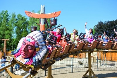 Die Westernstadt, die vor allem Kinder unter 12 Jahren begeistert, liegt am Eingang der Kindermeile auf 3.500 Quadratmetern. Ab vier Jahren kann die rasante Indianer-Achterbahn erobert werden. Foto: Heide Park Resort, 2017