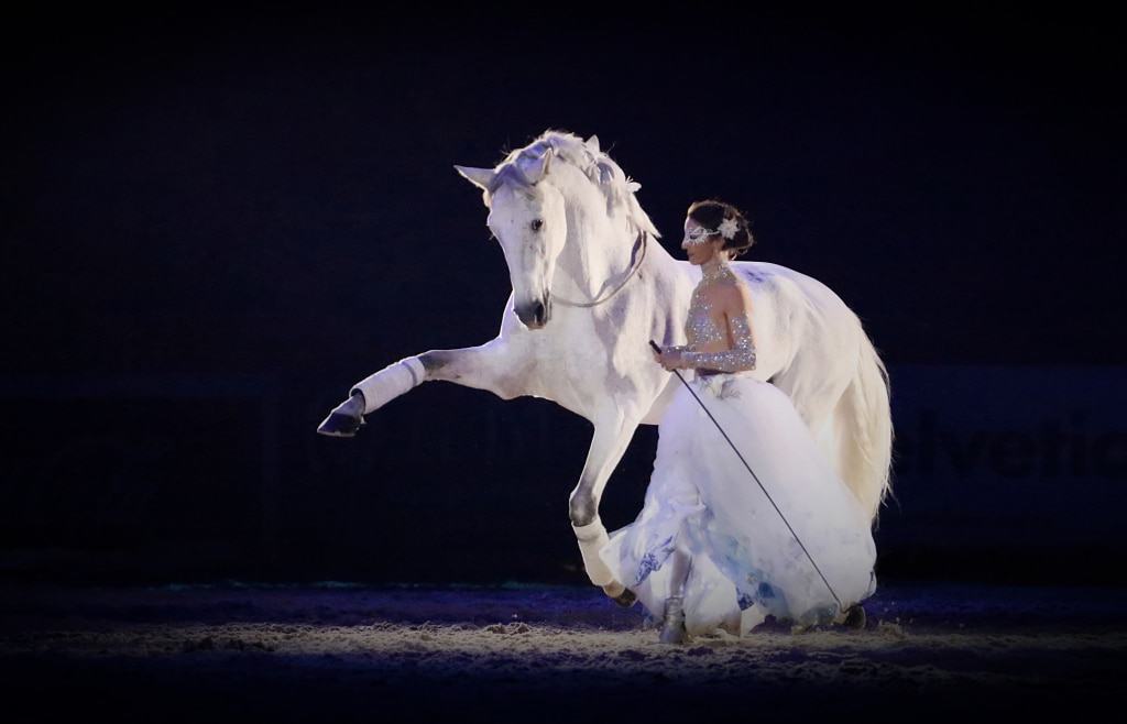 Alizée Froment: Die französische Ausnahmekünstlerin und Grand-Prix-Reiterin gehört zu den Top-Stars der Nacht der Pferde. Copyright: Sophie Pierret