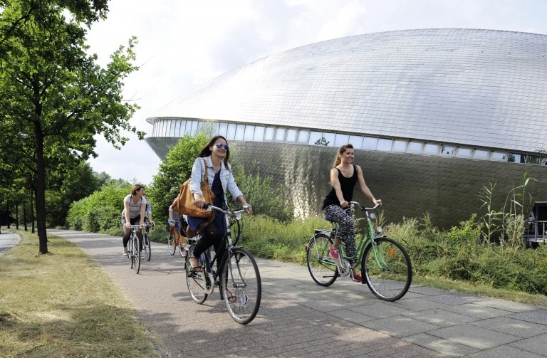Die Zukunft der Mobilität ist eines der Themen der neuen Sonderausstellung im Universum Bremen. © Ingo Wagner/WFB Wirtschaftsförderung Bremen