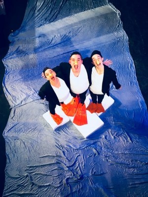 Tanja Kübler, Marius Lamprecht und Verena Saake als die drei Pinguine (Foto: Döring / Schlosstheater)