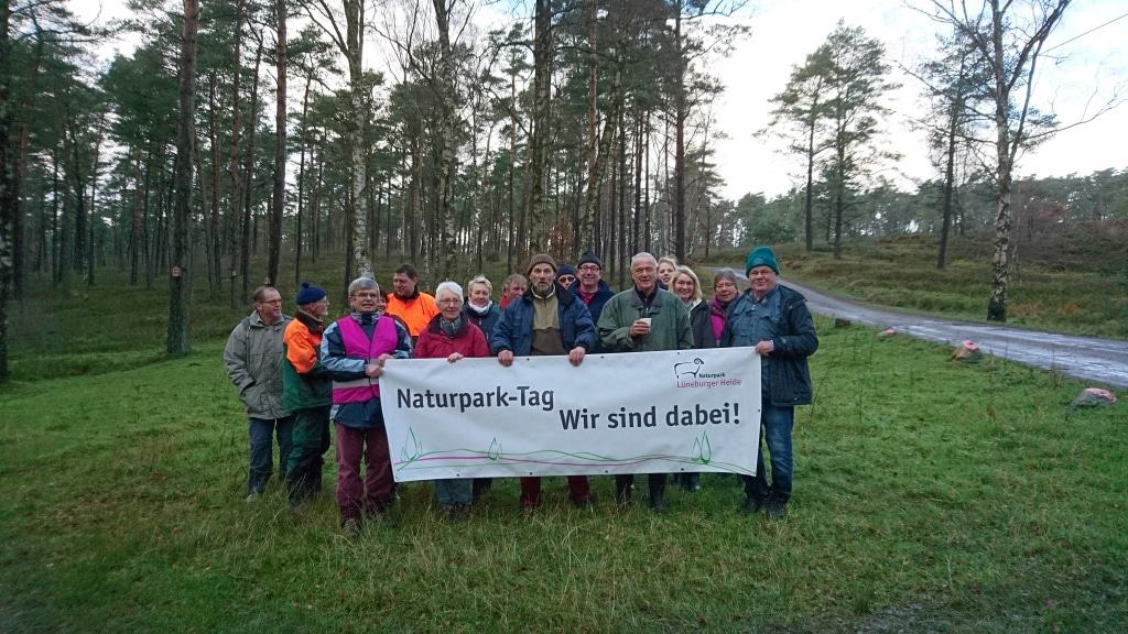 Wanderfreunde Nordheide am Brunsberg © Naturpark Lüneburger Heide e.V.