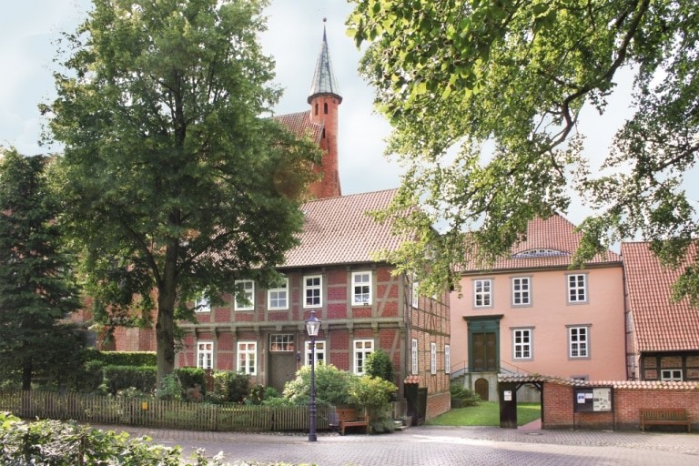 Außenaufnahme - Kloster Isenhagen in Hankensbüttel Foto: Kloster Isenhagen
