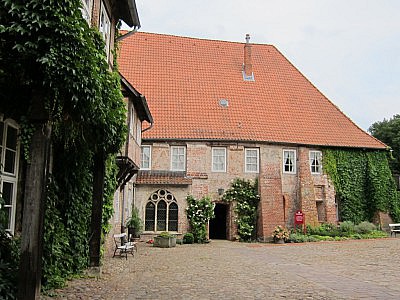Lüneburger Klöster - Kloster Lüne - Klosterhof mit gotischen Gebäuden - Backsteingotik