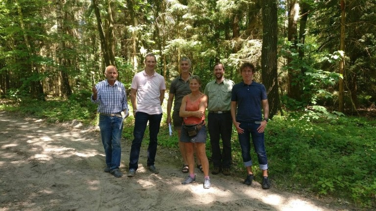 Von links nach rechts: Horst Völker (Kutscher), Horst-Elert Stödter (Gemeinde Hanstedt), Matthias Pantelmann (Stiftung Naturschutzpark(, Kristina Detjen-Putensen (Kutscherin), Arne Holst (Forstbetriebsgemeinschaft), Armin Hirt (Untere Naturschutzbehörde LK WL) © Naturpark Lüneburger Heide