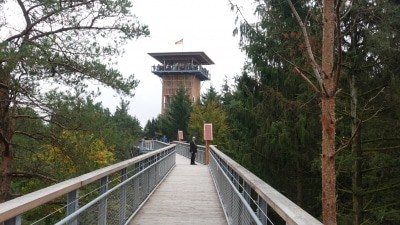 Blick auf den 45&nbsp;m hohen Turm mit Aussichtsplattform
