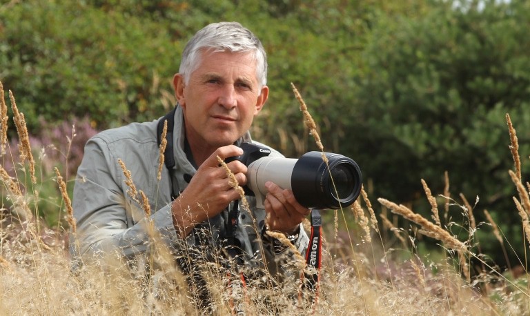 Forstingenieur und Wolfsberater Theo Grüntjens fotografiert seit über 30 Jahren die Heide und ihre faszinierende Tierwelt. © Aktion Fischotterschutz e.V.