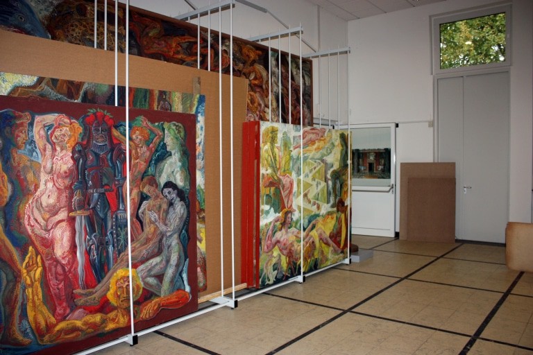 Blick in die große Halle des neuen Schaumagazins der Kunststätte Bossard