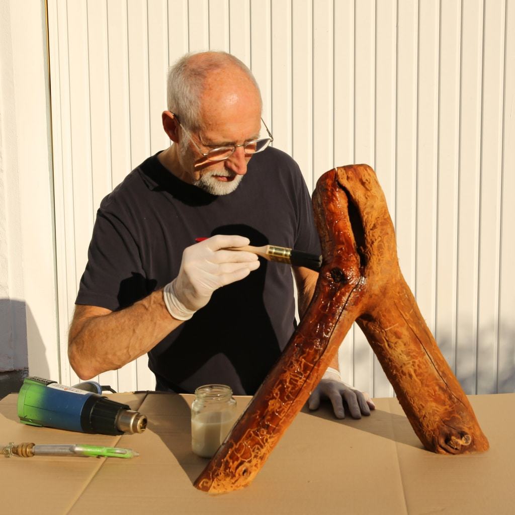 Hartmut Presse bei der Arbeit am Werksatz "Buchdruckerzeichen".