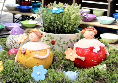 Aus dem vielfältigen Angebot: Keramikarbeiten für Haus und Garten. © Bachmann-Museum Bremervörde