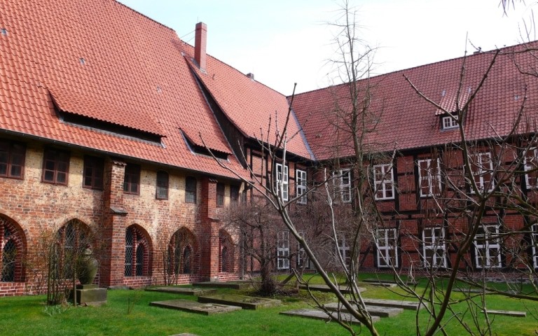 Innenhof von Kloster Isenhagen Foto: Südheide Gifhorn