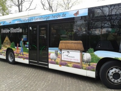 Rechte Seite des Naturparkbusses, Bild: © Naturpark Lüneburger Heide e.V.