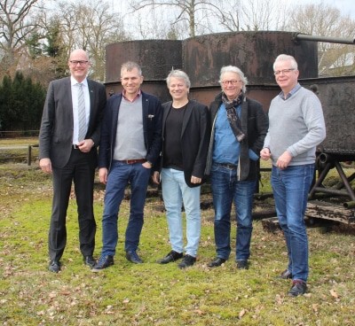 v.l.n.r.: Wolfgang Klußmann (Bürgermeister Wietze), Dr. Stephan A. Lütgert (Museumsleiter), Andreas Döring (Intendant des Schlosstheaters Celle), Gerhard Weber (Regisseur) und Heiko Möller (Vorstand des Museumsvereins) Foto: Weegen/Schlosstheater