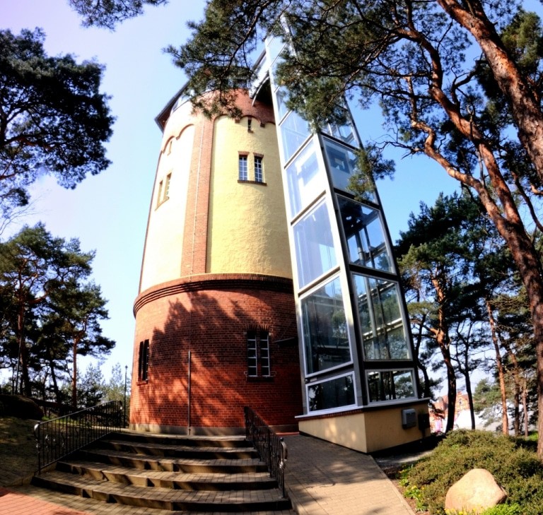 Genießen Sie Kaffee und Kuchen in 90 m Höhe im Panoramacafé im Wasserturm Gifhorn. Foto: Südheide Gifhorn