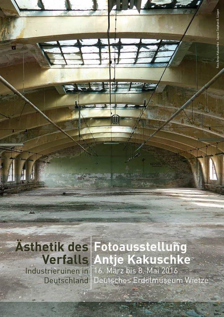 Plakat zur Fotoausstellung "Ästhetik des Verfalls" von Antje Kakuschke im Erdölmuseum Wietze
