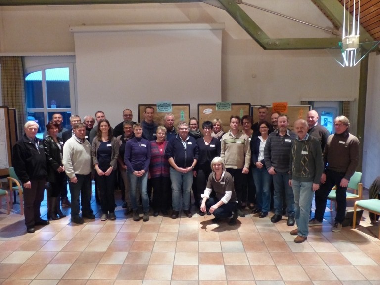 Der Runde Tisch „Dialog Kutsche 2.0“ aus Kutschern, Kommunen, Touristikern sowie Wege- und Grundbesitzern hat sich zum Auftakt in Hanstedt getroffen. ©Naturpark Lüneburger Heide