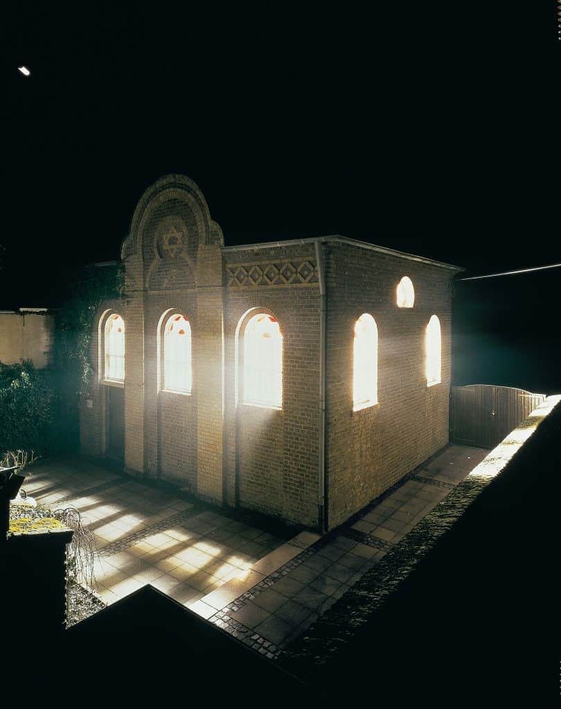 Refraction House, 1994, Synagoge Stommeln, Foto: Hubertus Birkner/Köln
