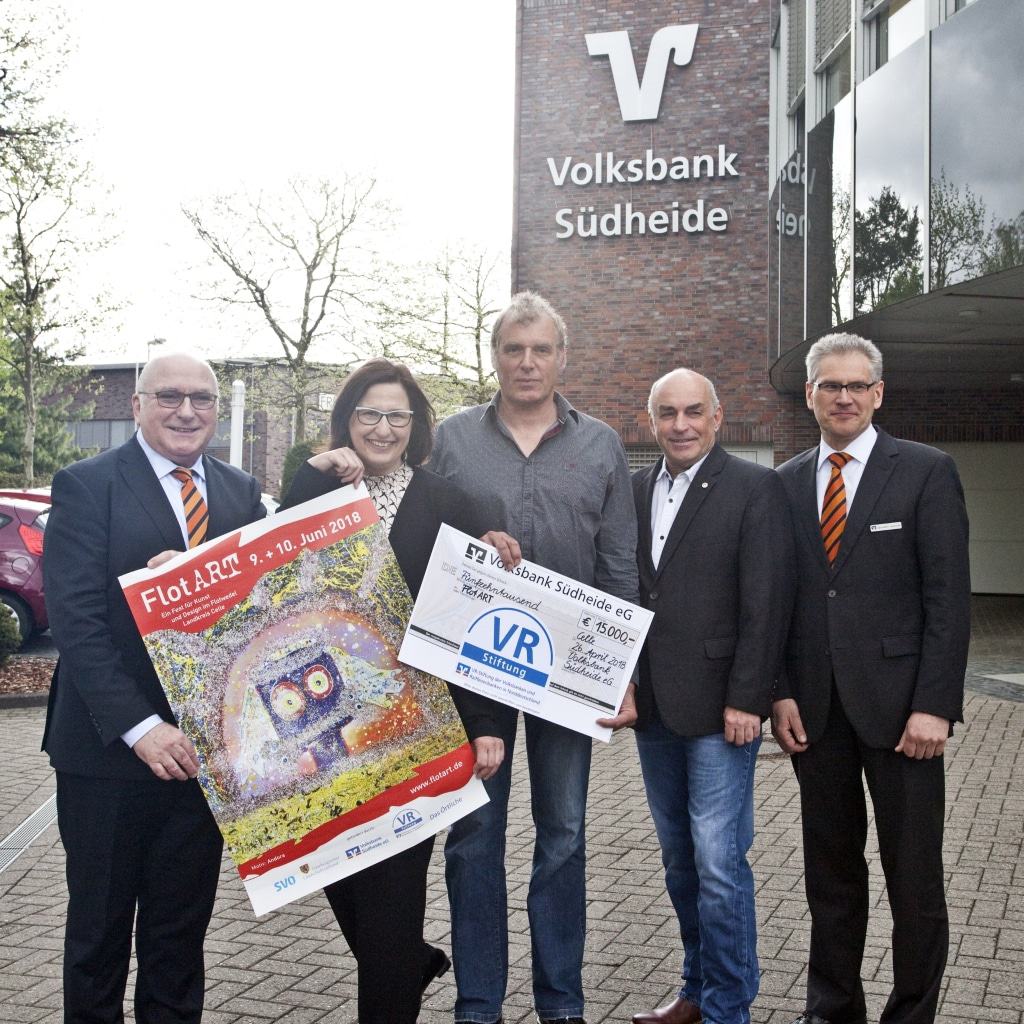 Scheckübergabe für die flotART