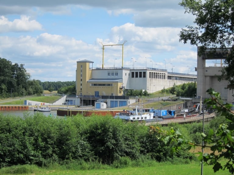Blick auf die Schleusen Uelzen I und Uelzen II vom Unterwasser aus.