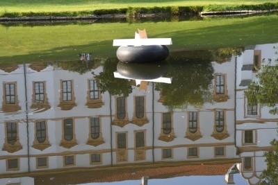 Franz Betz: Schloss de light, 2018 Schwimmende Lichtinstallation im Schlosspark Celle Foto: Peter Müller