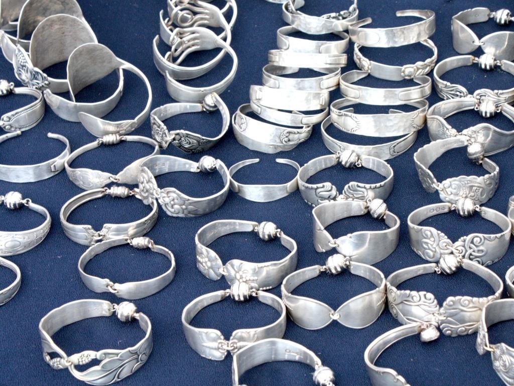 Schmuck aus Silberbesteck, © Bachmann-Museum Bremervörde