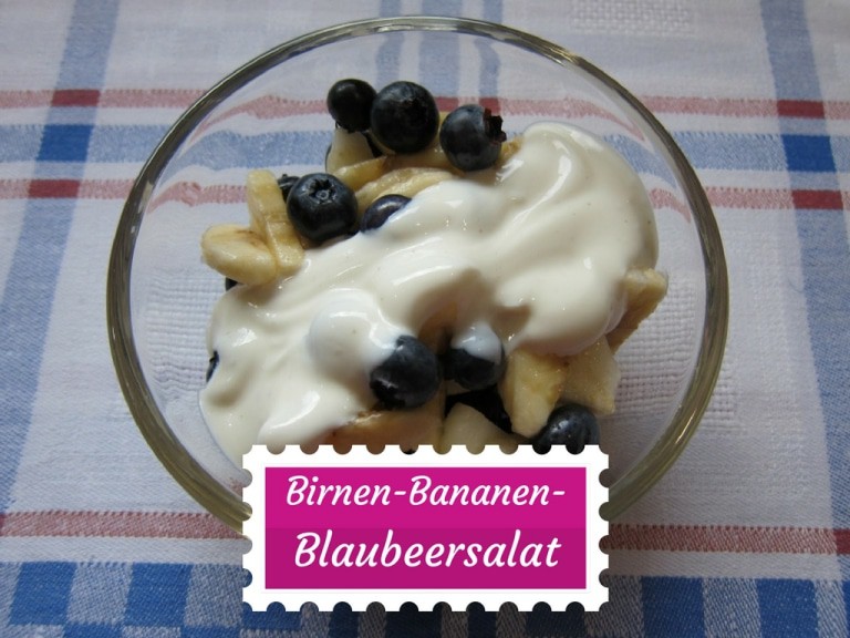 SCHÖNE-HEIDE-Rezept: Salat aus Birnen, Bananen und frischen Blaubeeren mit Joghurtsauce