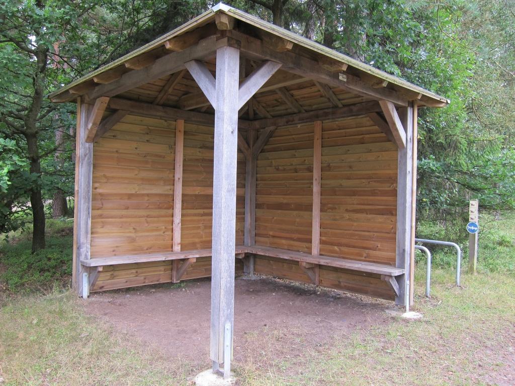 Schutzhütte für Wanderer und Radfahrer in der Misselhorner Heide