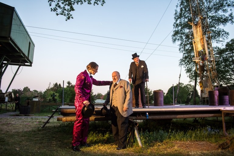 Foto des Theaterevents "Ölfieber" im Deutschen Erdölmuseum in Wietze, Foto: Alex Sorokins