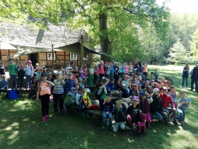 Schülerinnen und Schüler der Grundschule am Pietzmoor (Foto: Niedersächsische Landesforsten)